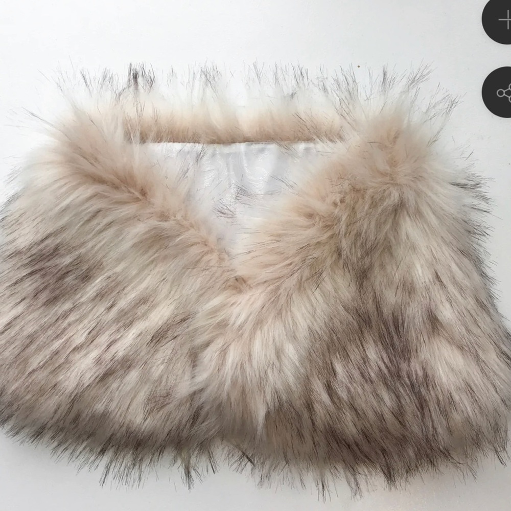 NEW / NEVER WORN Sissily Designs - Toddler BLUSH / BEIGE FLOWER GIRL FUR
